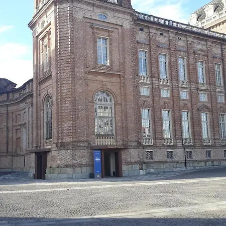 Il Sole Sulla Reggia
